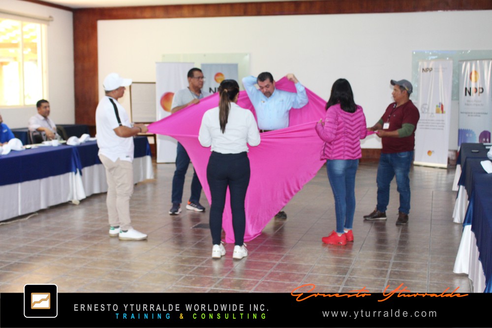 Actitudes positivas que impulsan el compromiso y el crecimiento de los colaboradores